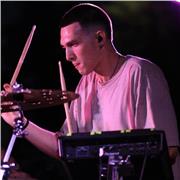 Insegnante di batteria e percussioni per allievi di qualunque età. Si parte da un livello base per coloro che non hanno mai avuto un approccio allo strumento, fino ad arrivare ad un livello intermedio/avanzato